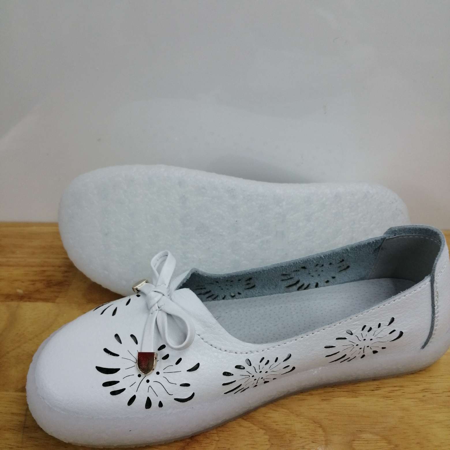 休闲平底平跟女鞋春夏新款豆豆舒适船鞋单鞋皮鞋镂空花详情图2