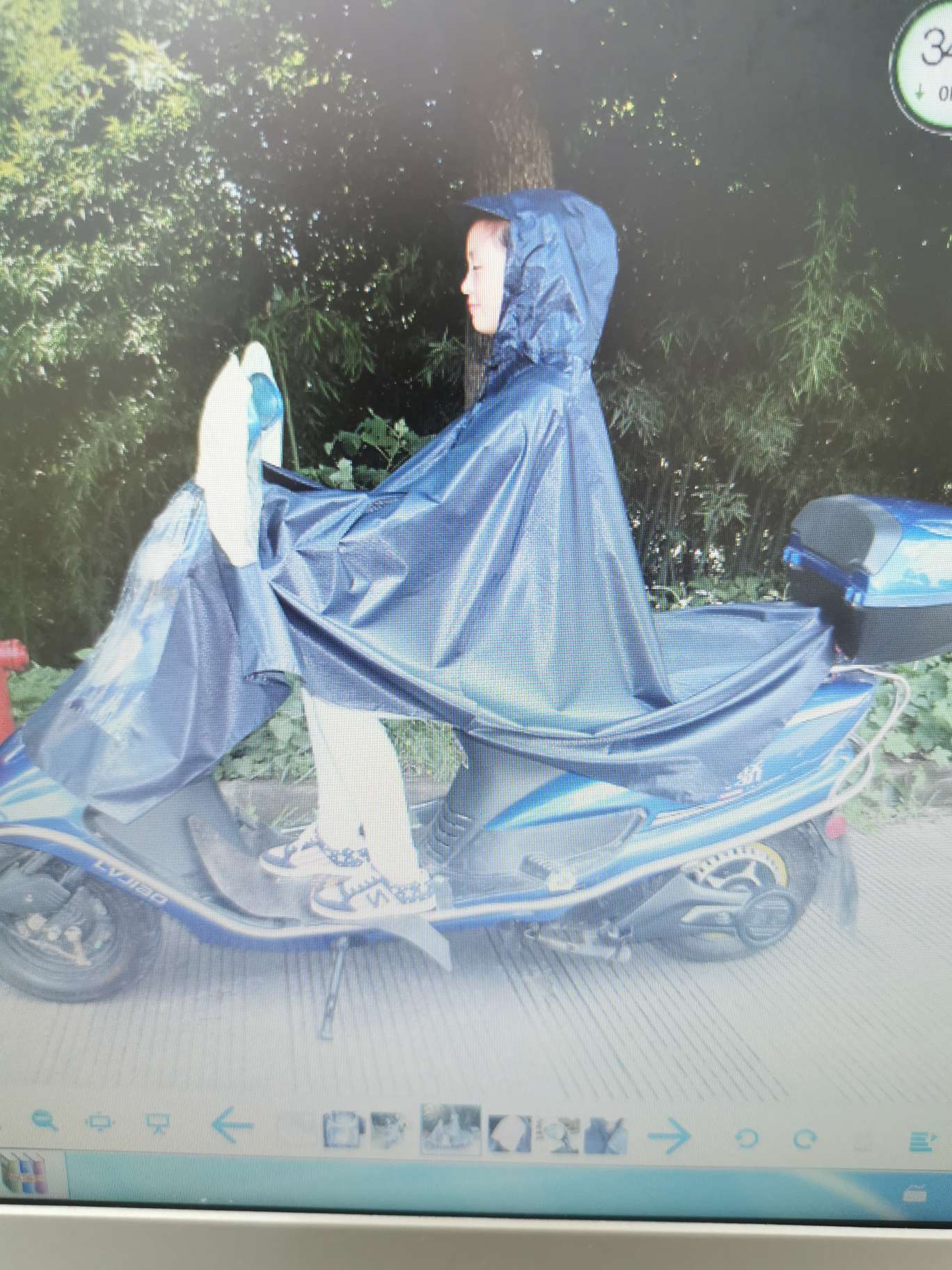 Jacquard set mirror, single person motorcycle raincoat, amusement park water raincoat details Picture