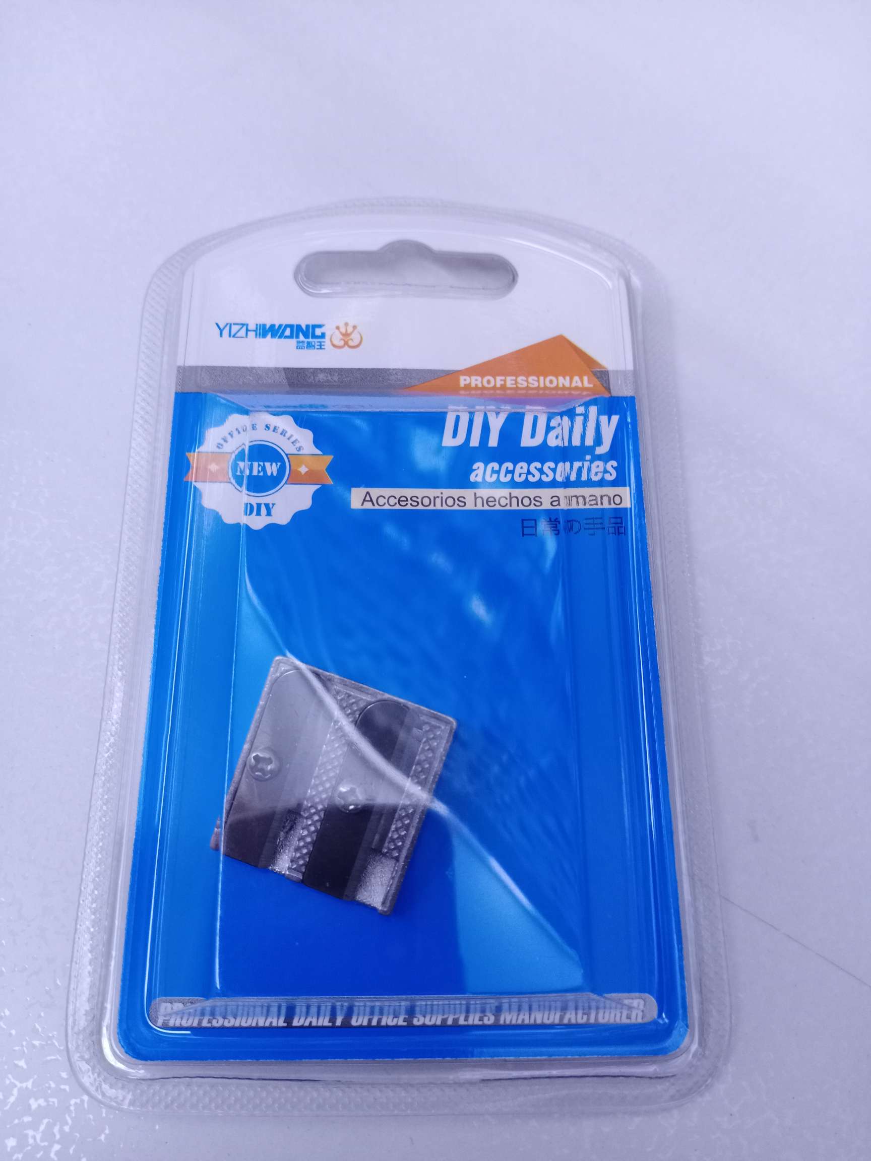 One YZW1176 1006 double-hole bevel pencil sharpener Specification image