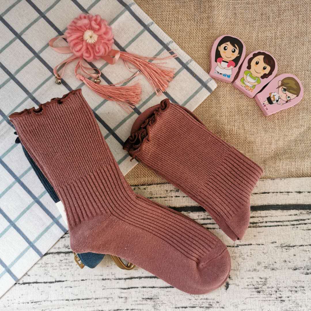 袜子批发 木耳边精梳棉双针女袜 爆款时尚女袜白底实物图