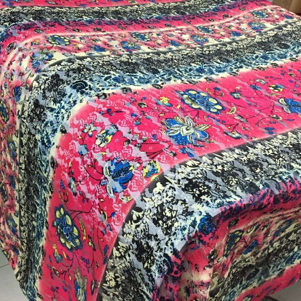 The lace printed fabric of the dress top is slightly elastic and translucent, so it needs to be lined with a scarf, a scarf and swimsuit accessories details Picture