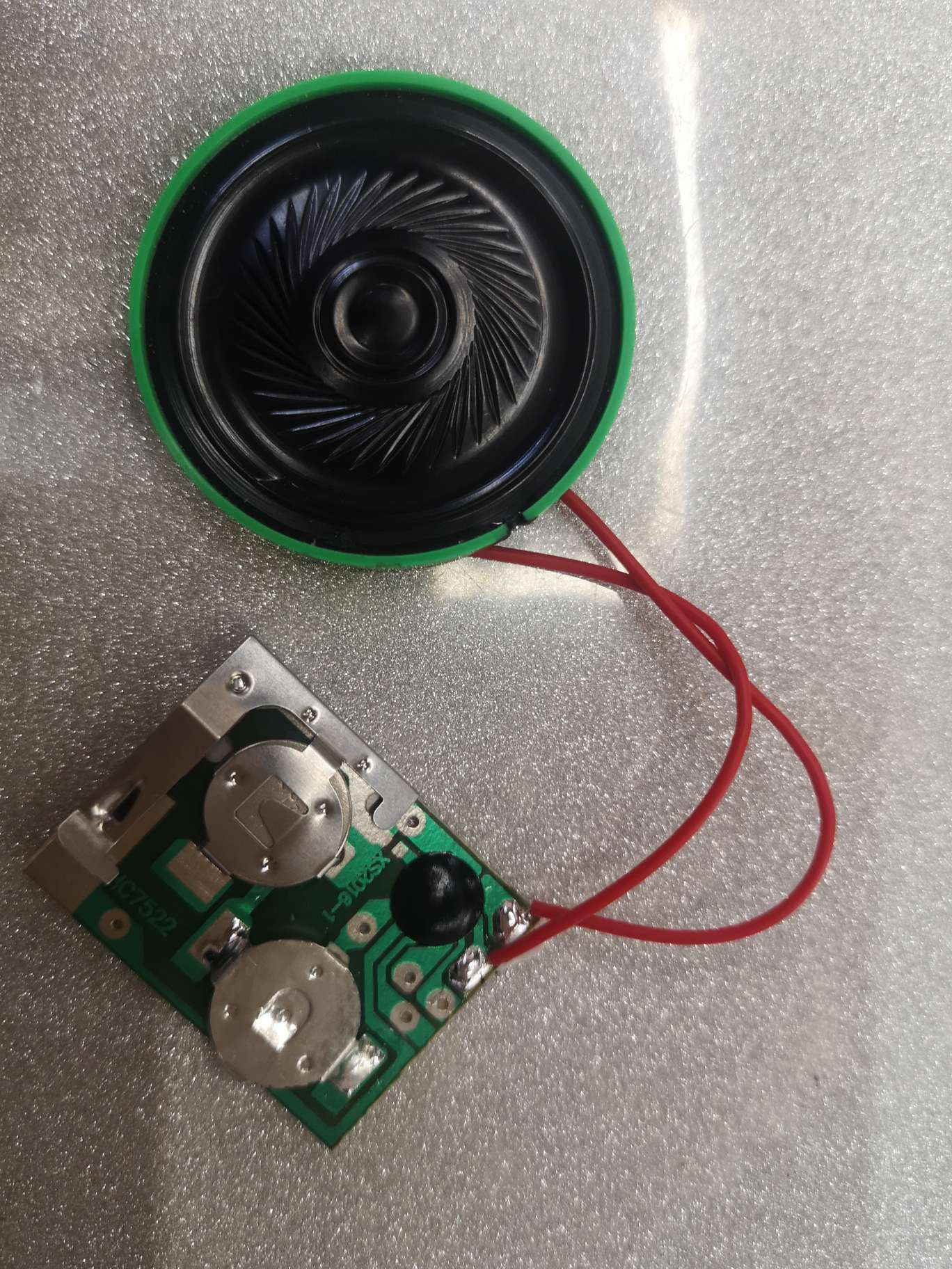 发光电子配件白底实物图