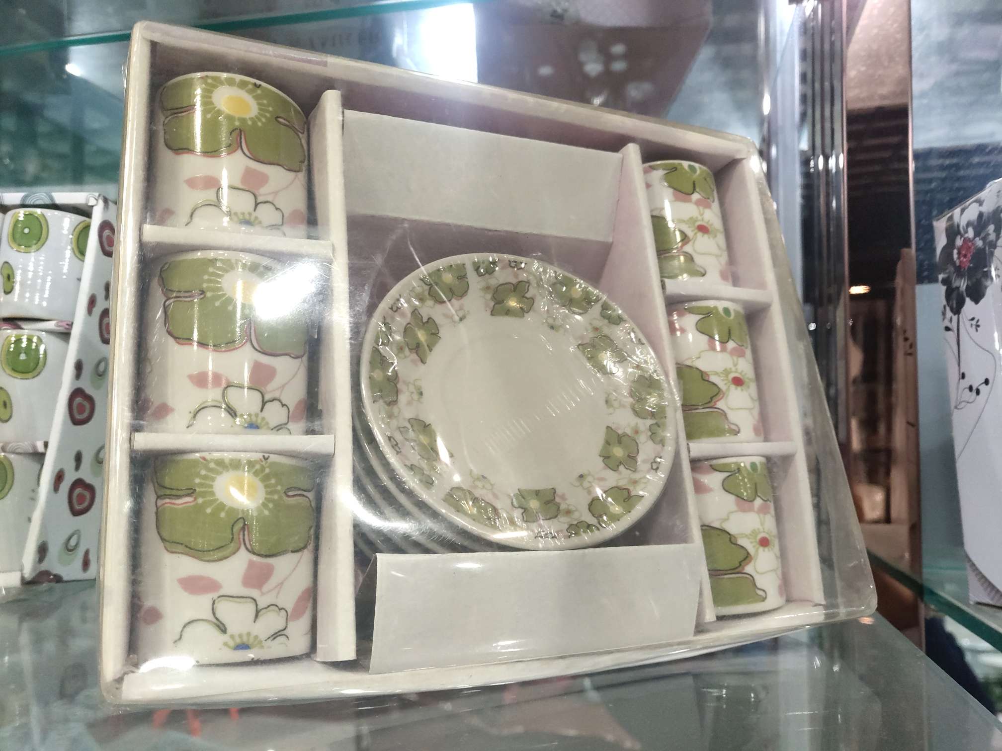 彩绘图案陶瓷套装六杯六碟适用于家庭餐厅酒店1