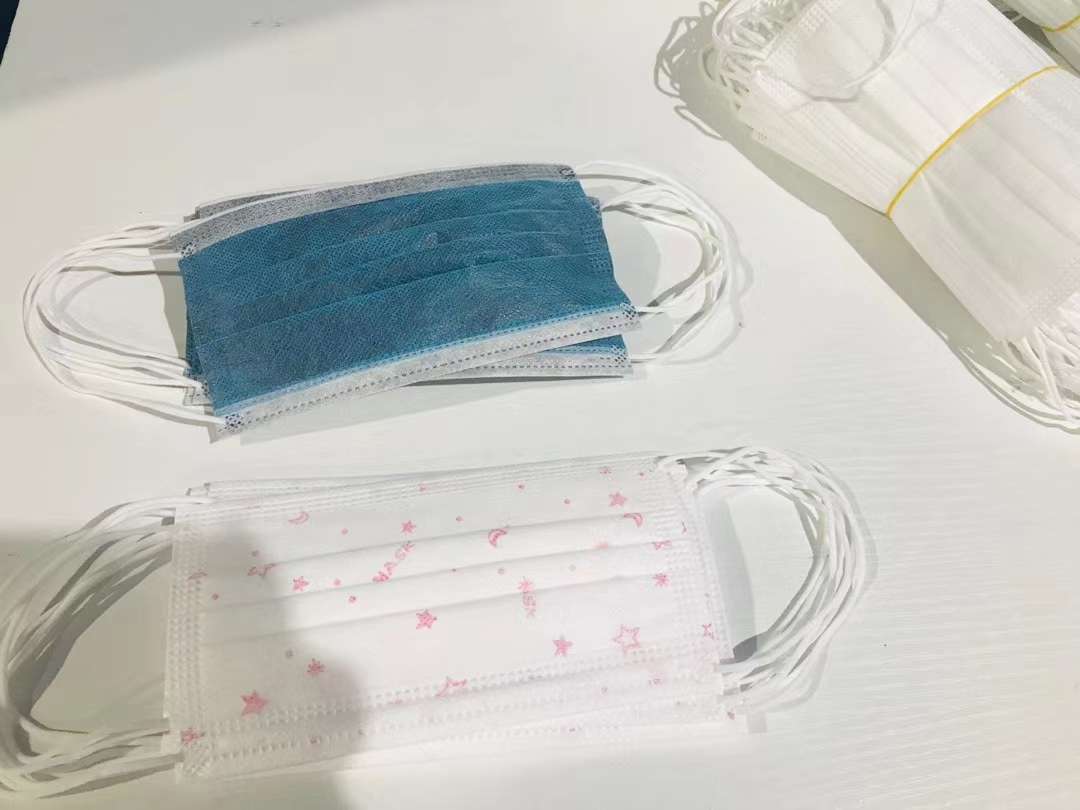 厂家直销品质优良各种成人 儿童口罩，100多种花色。【外贸专供】产品图