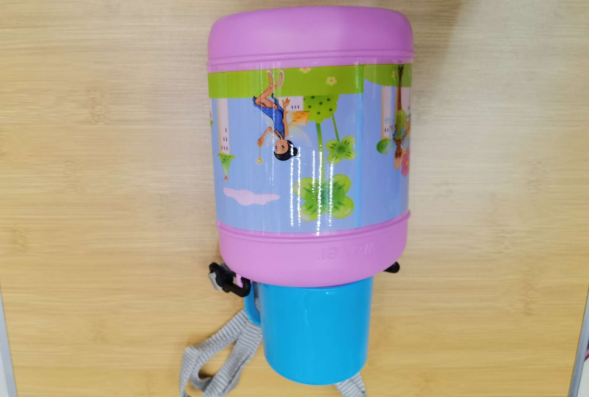 背带水壶