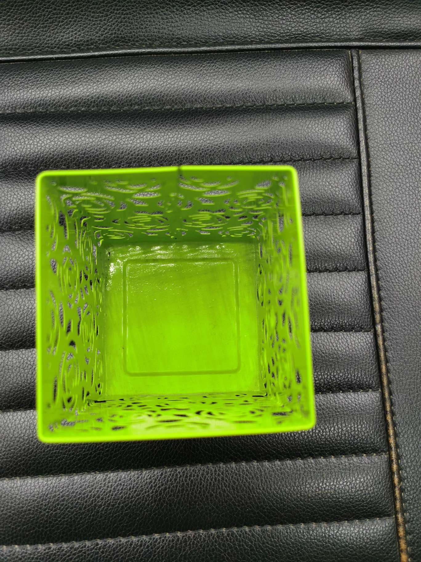 Iron pen holder, hollowed-out pattern pen holder, desktop office pen holder details Picture