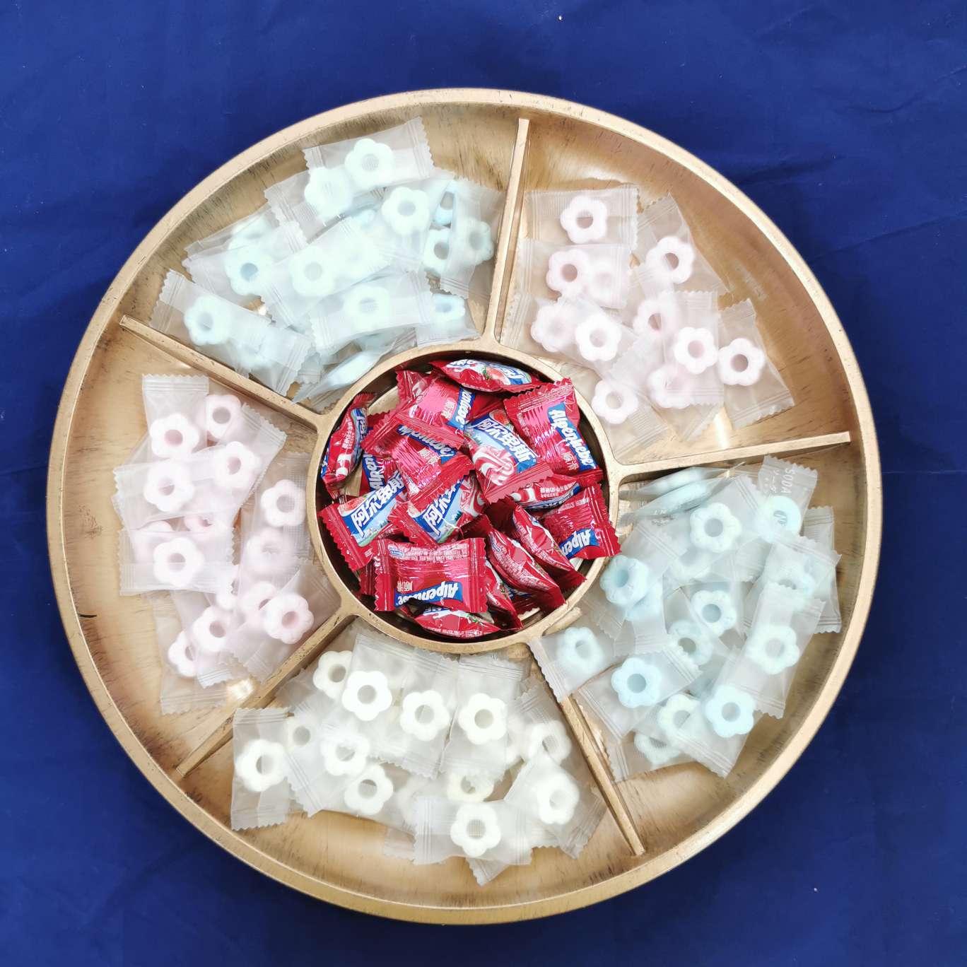 12-inch round 6-compartment candy and snack plate storage plate detail image 14
