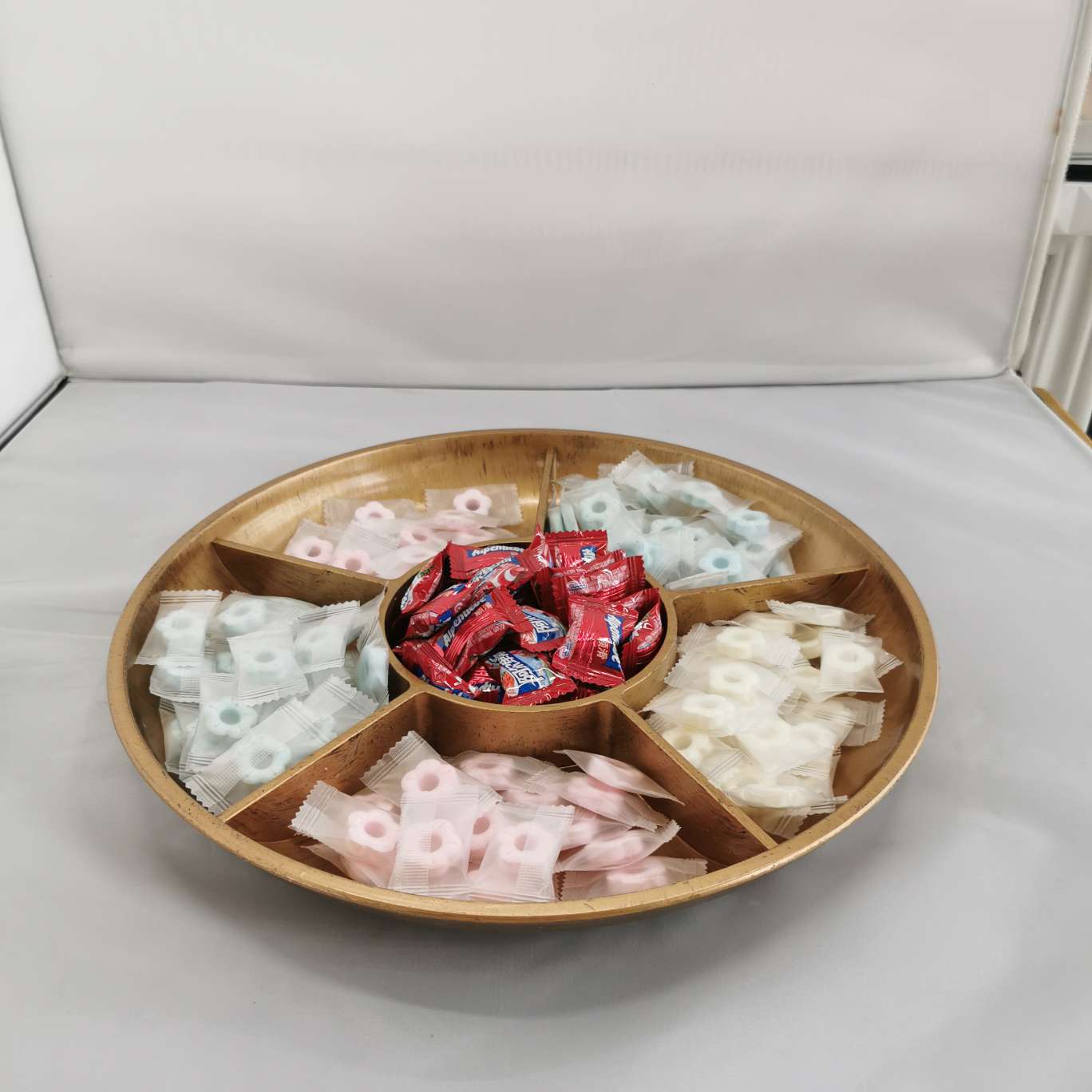 12-inch round 6-compartment candy and snack plate storage plate detail image 13