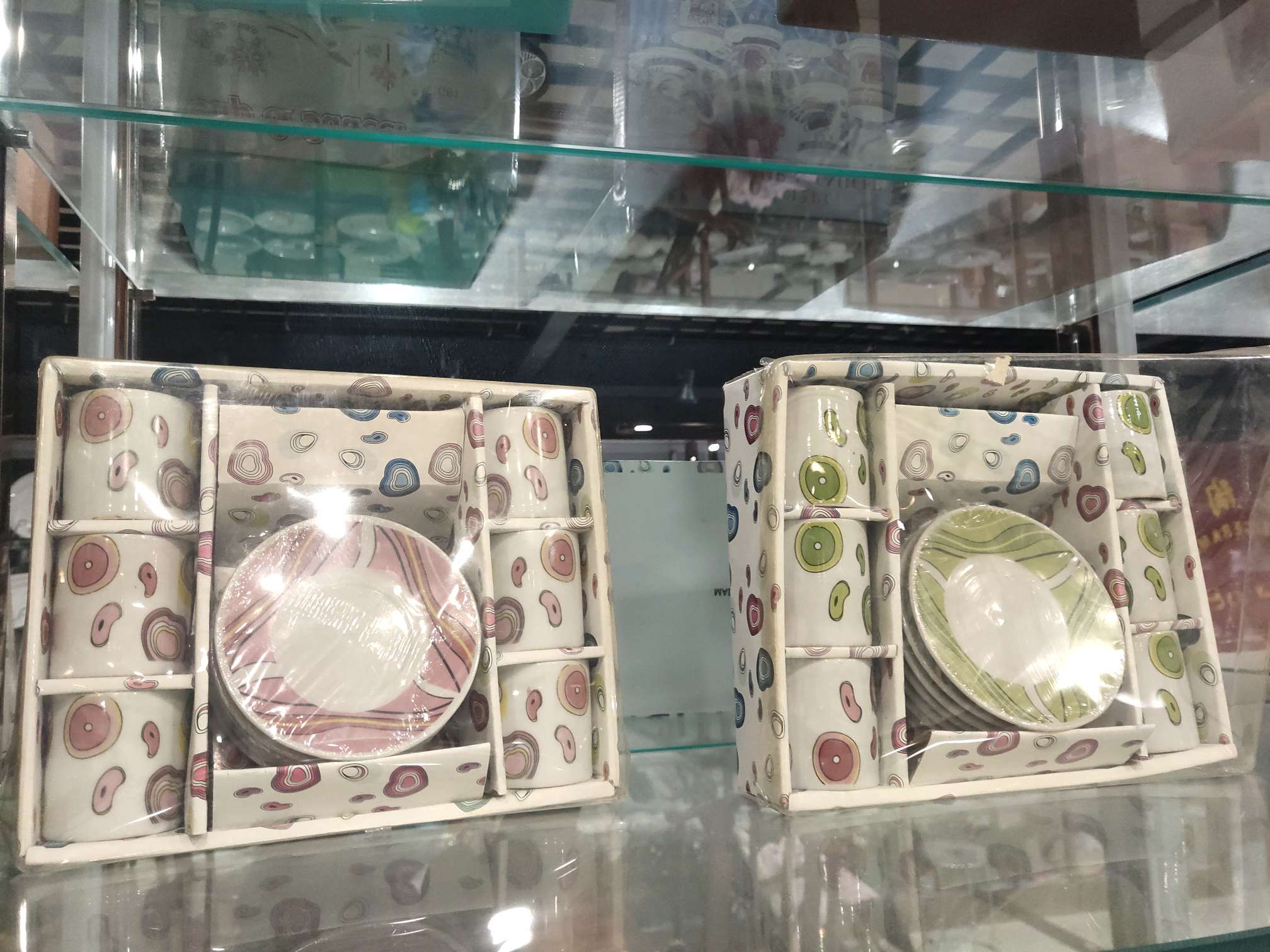 彩绘图案陶瓷套装六杯六碟适用于家庭餐厅酒店