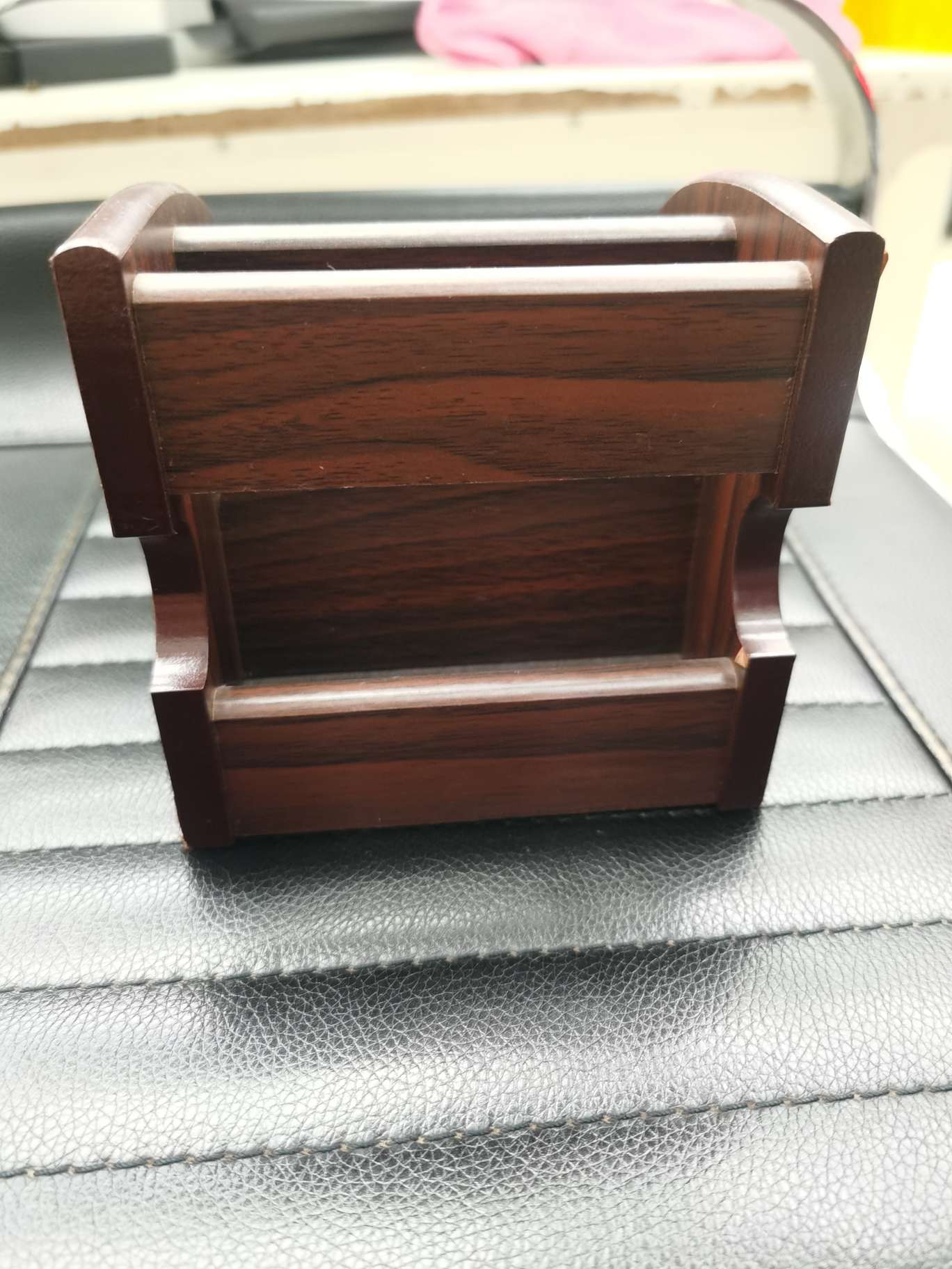 Wooden pen holder, multi-functional pen holder Application Scenario