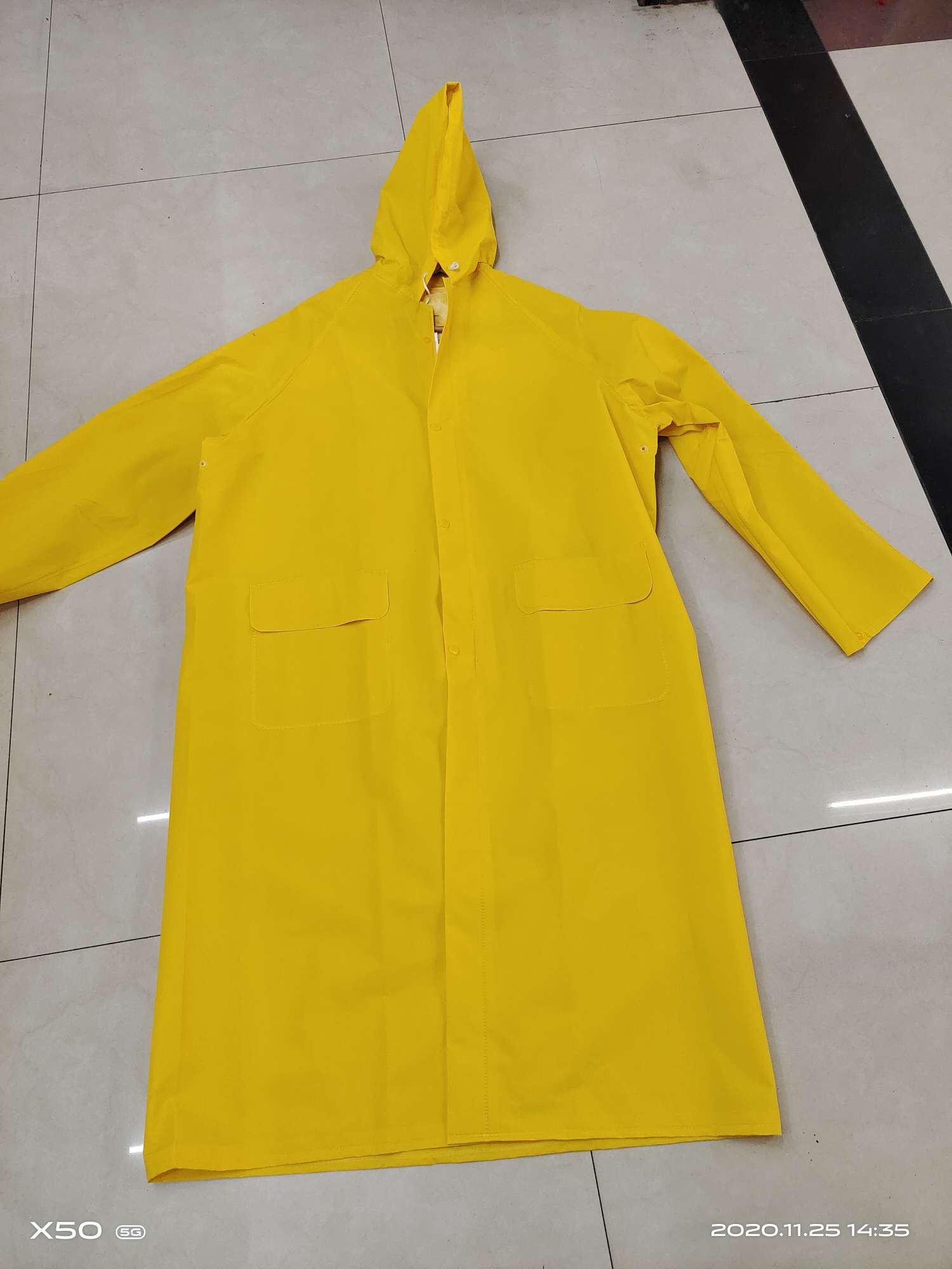 黄色风衣