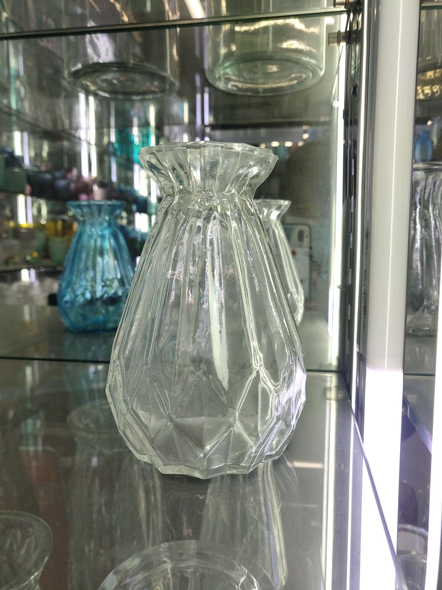 Glass handicrafts, glass vases 21