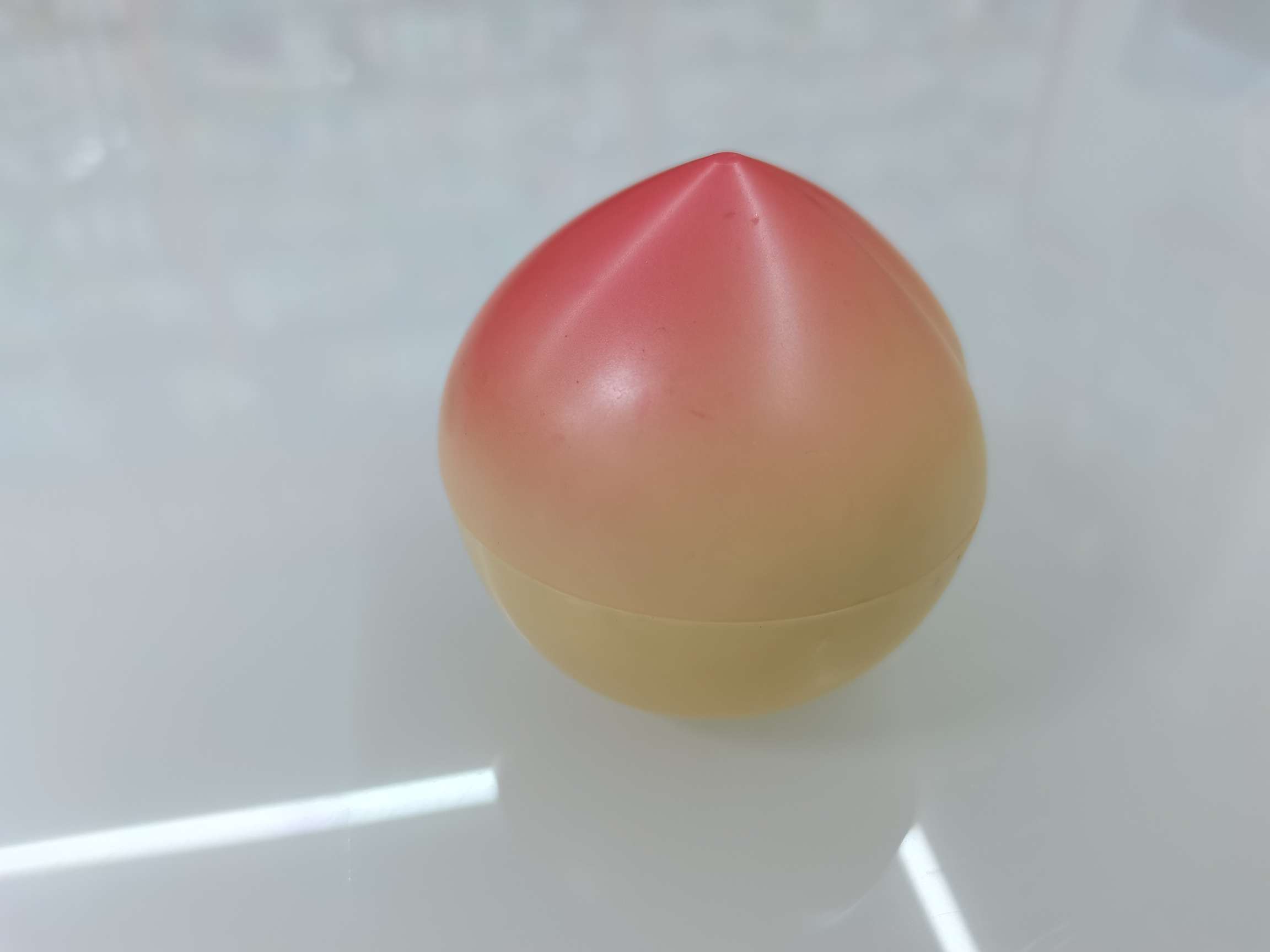 Peach-shaped cosmetic packaging materials