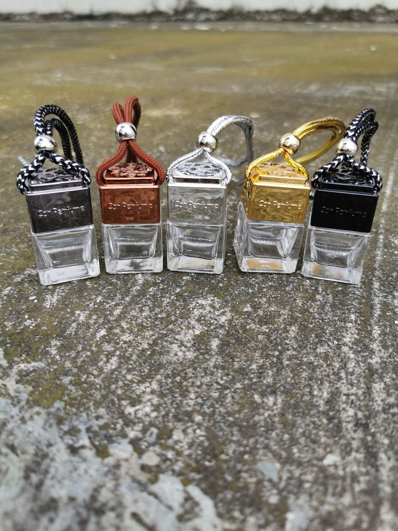 车载香水盒空散发器空瓶汽车专用车内持久香薰淡香男士创意摆件