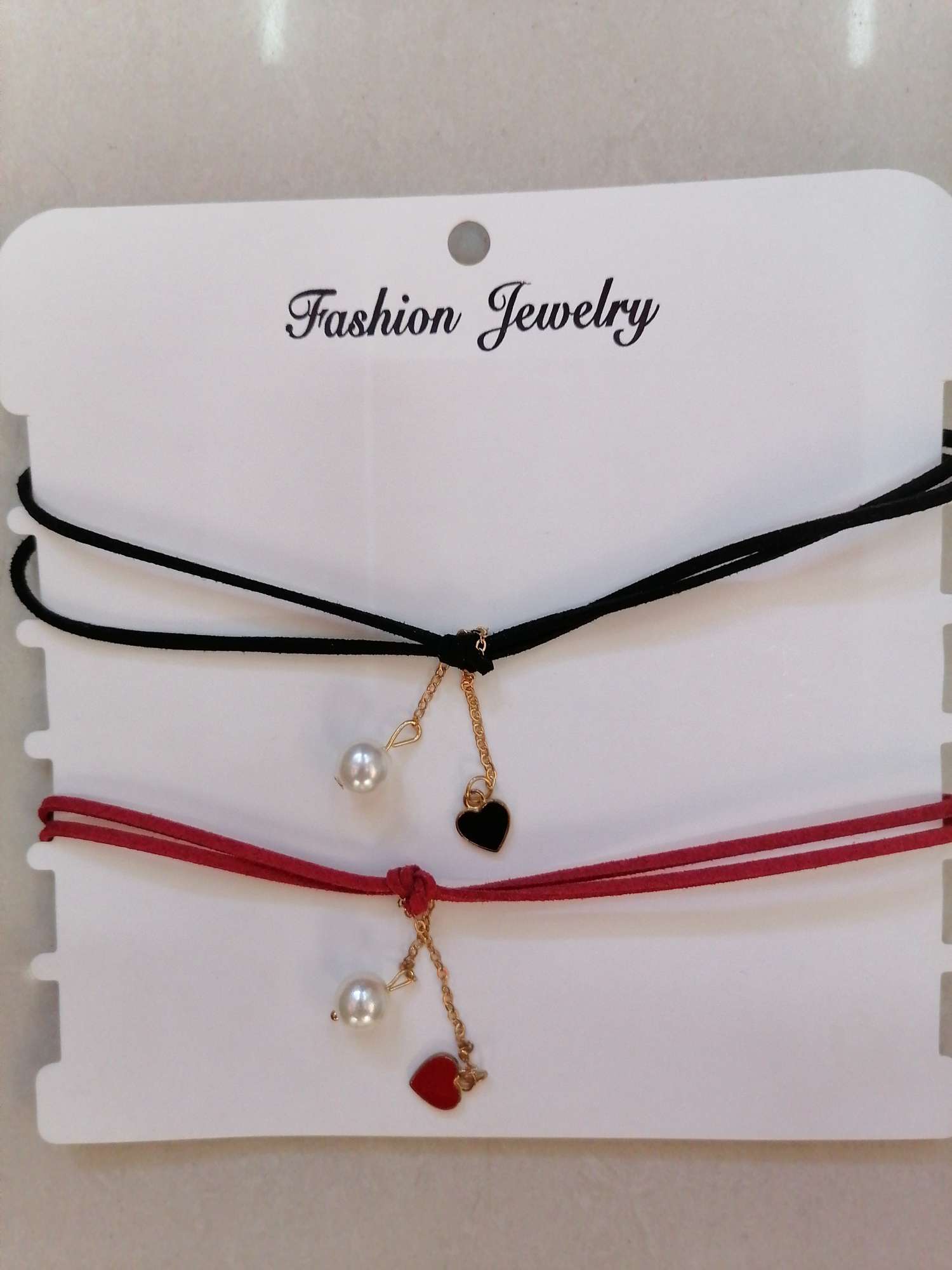 The heart-shaped Pearl two-piece set is an extremely charming and elegant "Love Fragrance" accessory