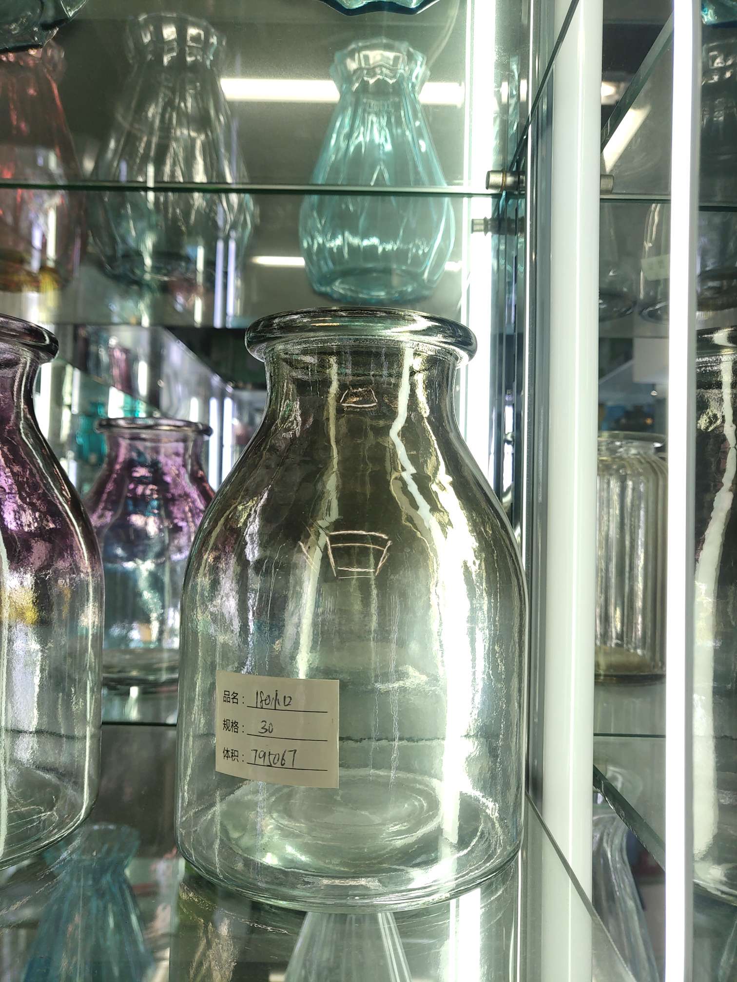 Glass handicrafts, glass vases 15