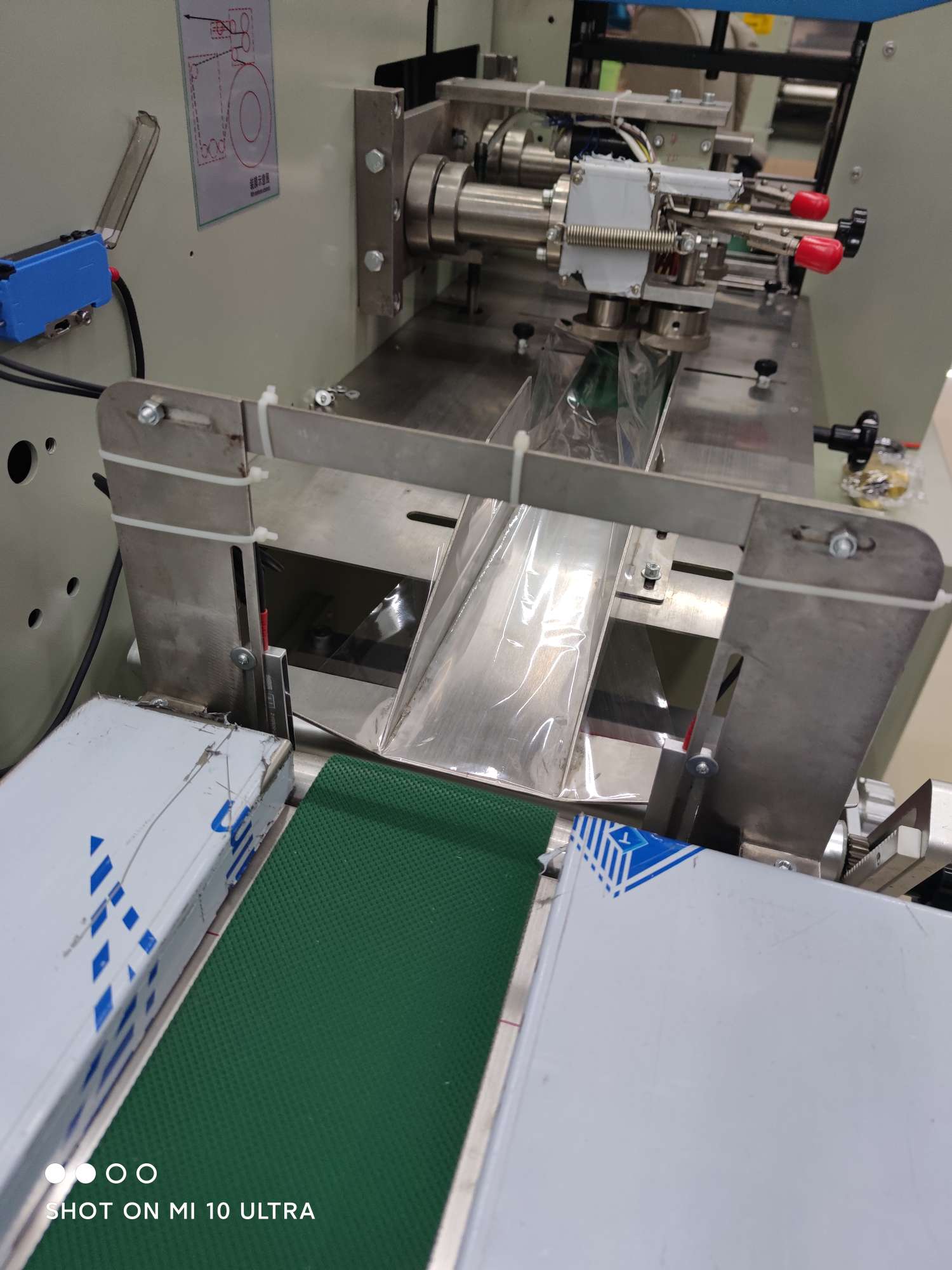 Fully automatic mask packaging machine, automatic sensing anti-air bag packaging machine pic 1