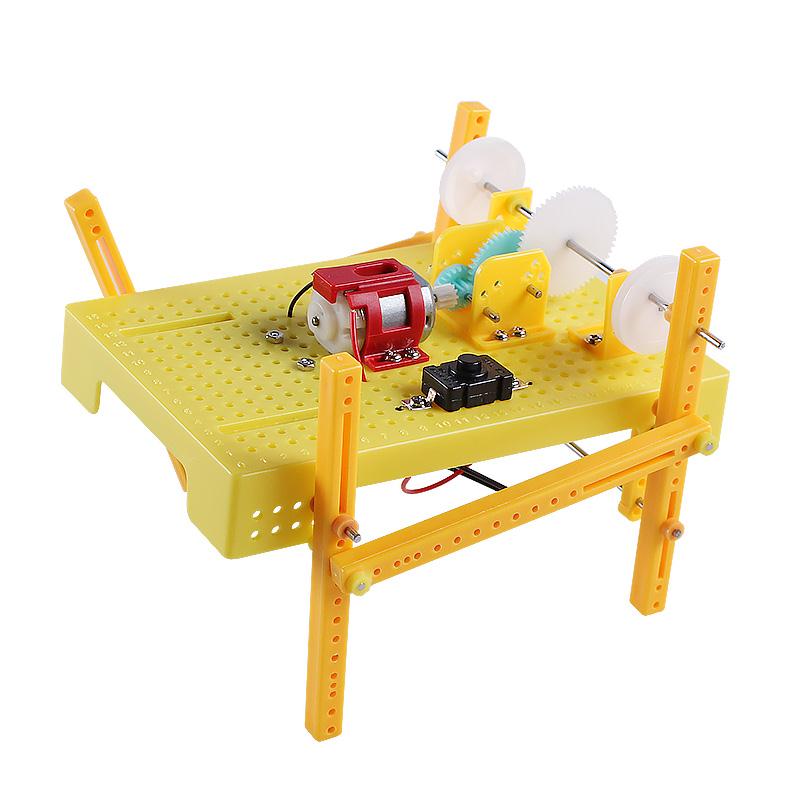 科学实验模型四足机器人