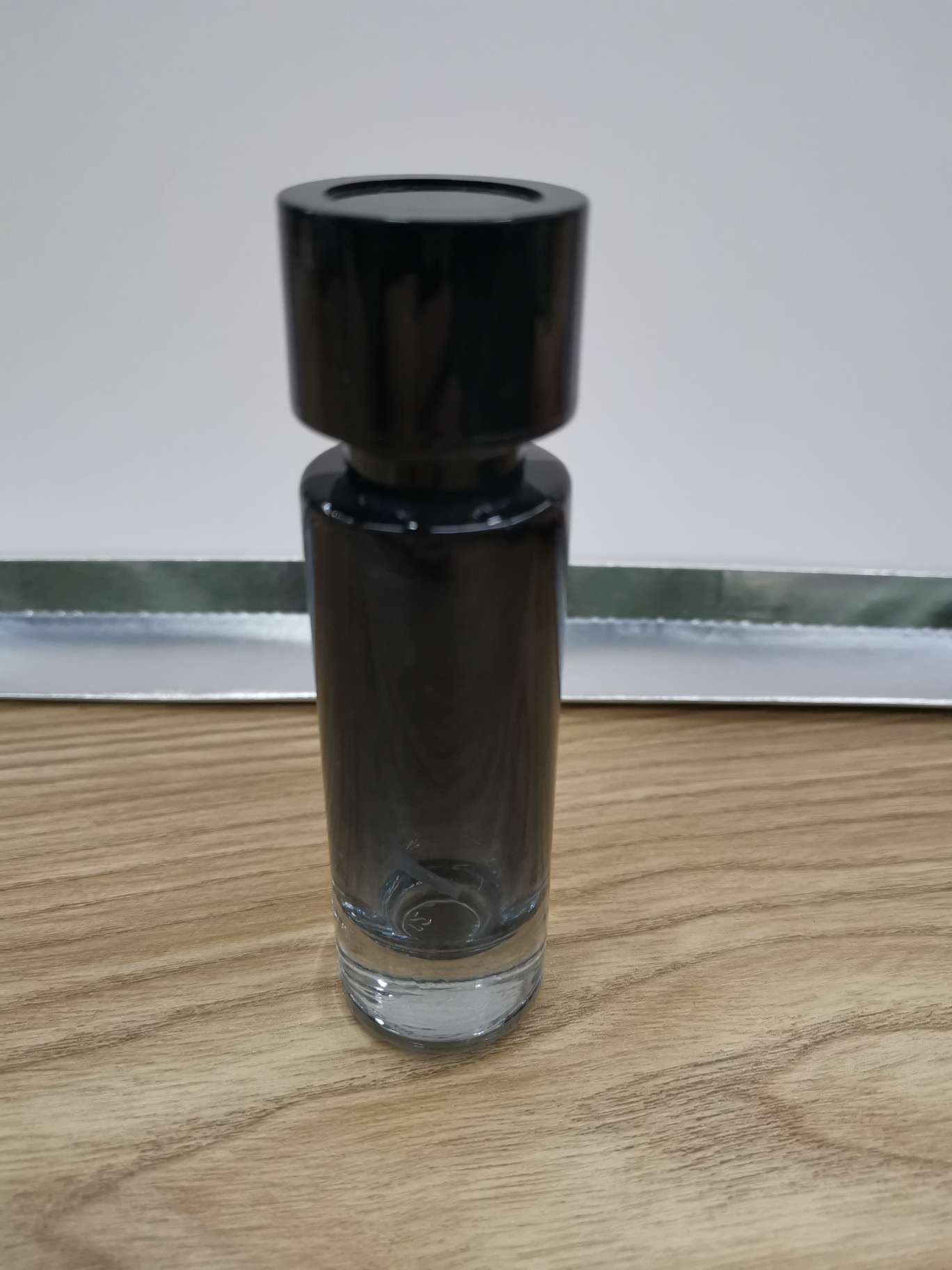 30ml圆柱盖黑色分装瓶便携按压式分装瓶图