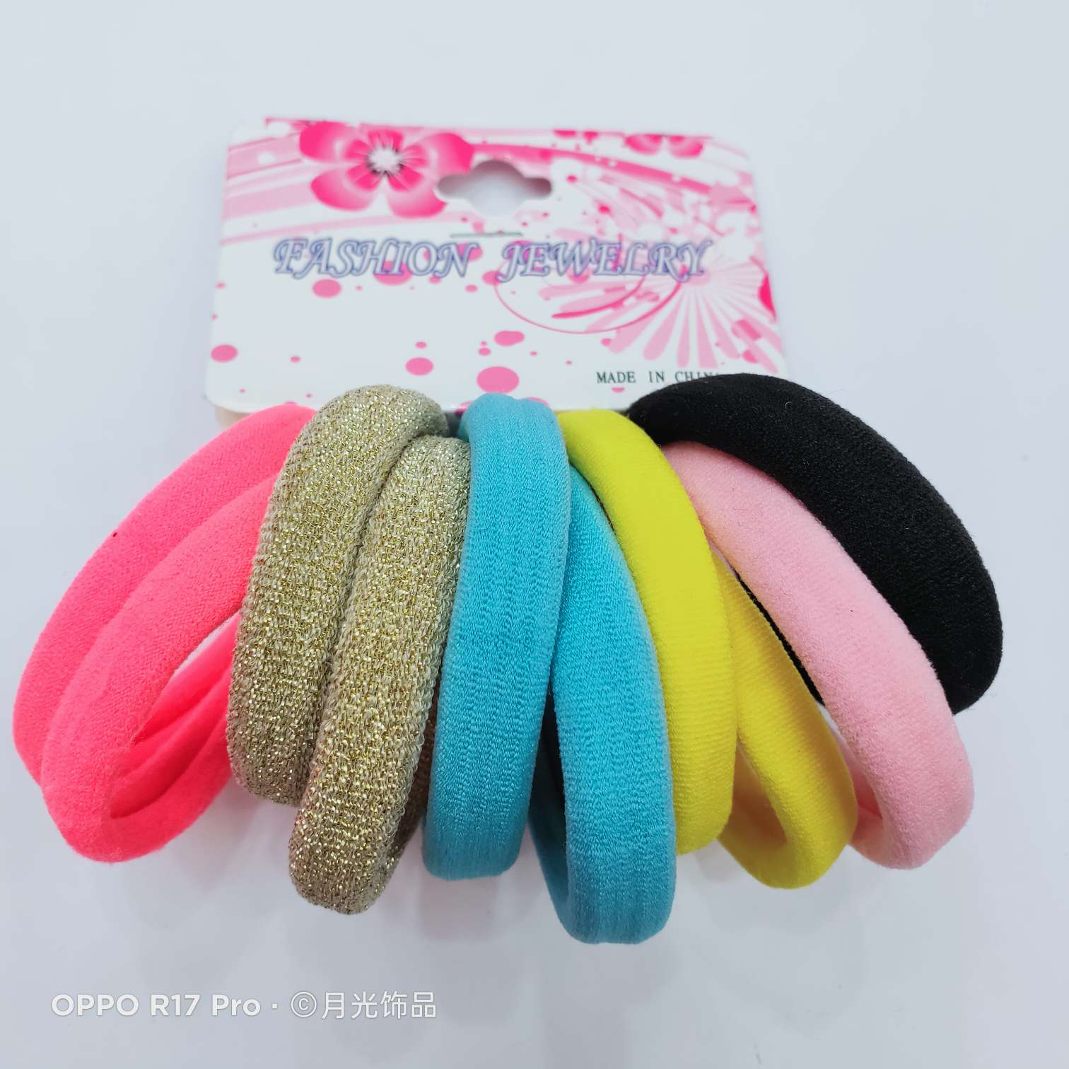 Korean style popular fashion gold and silver thread nylon rings, hair rings, hair ties, rubber bands, hair ties and leather cases Application Scenario