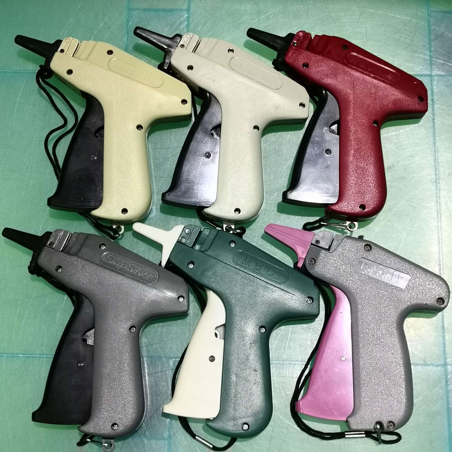 Tag gun thick and thin quilt holder needle free soft silicone safety quilt cover cover corner anti-running sheet anti-slip magic device thumbnail