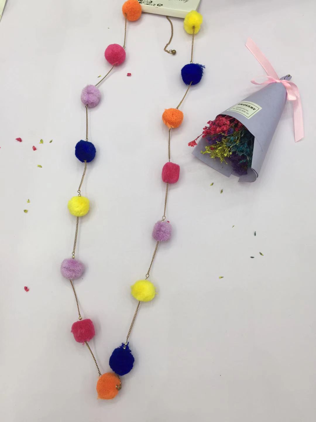 Wool sweater chain thumbnail