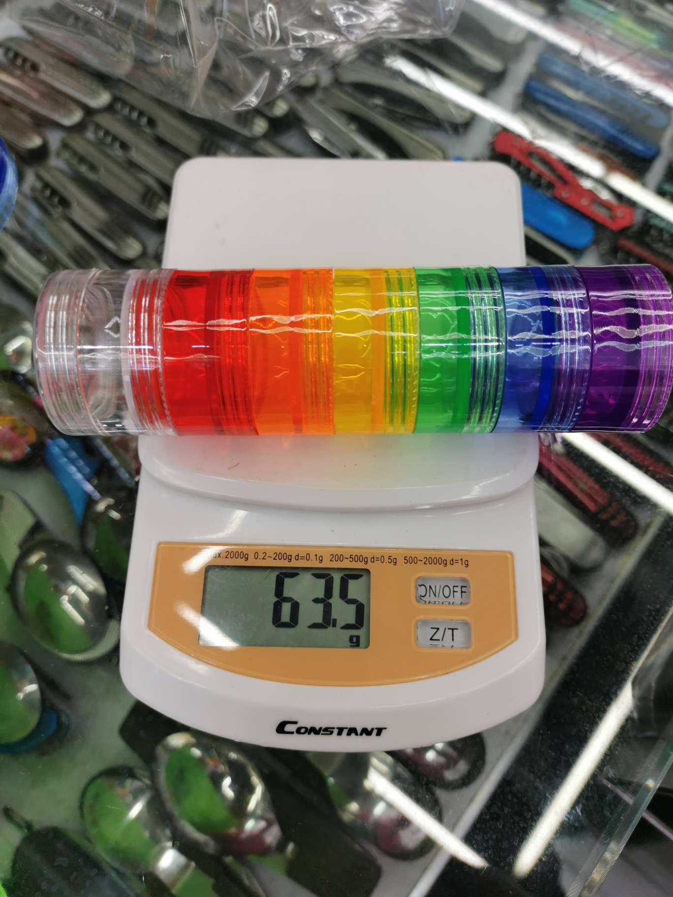 本店有外出携带方便牛奶粉盒药丸盒分层七彩色漂亮，欢迎新老客人线上与线下来定购。白底实物图