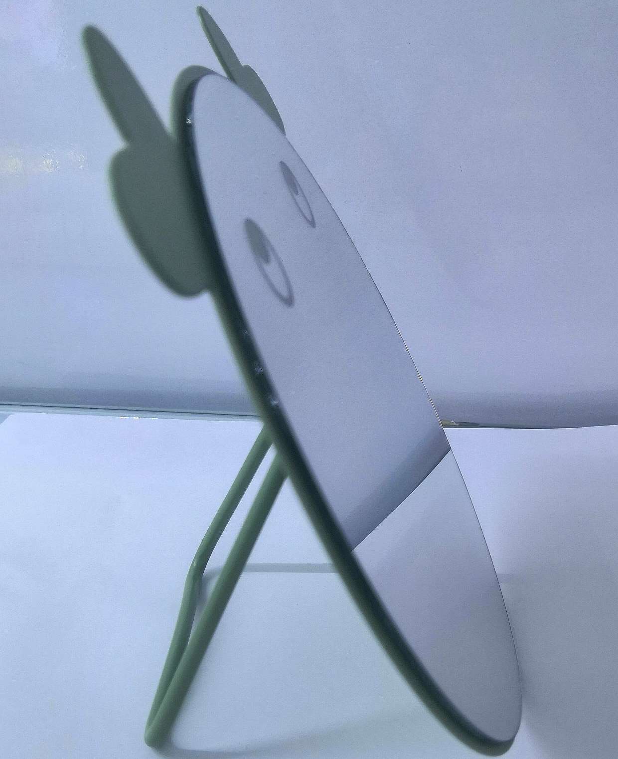 萌物金属台镜白底实物图
