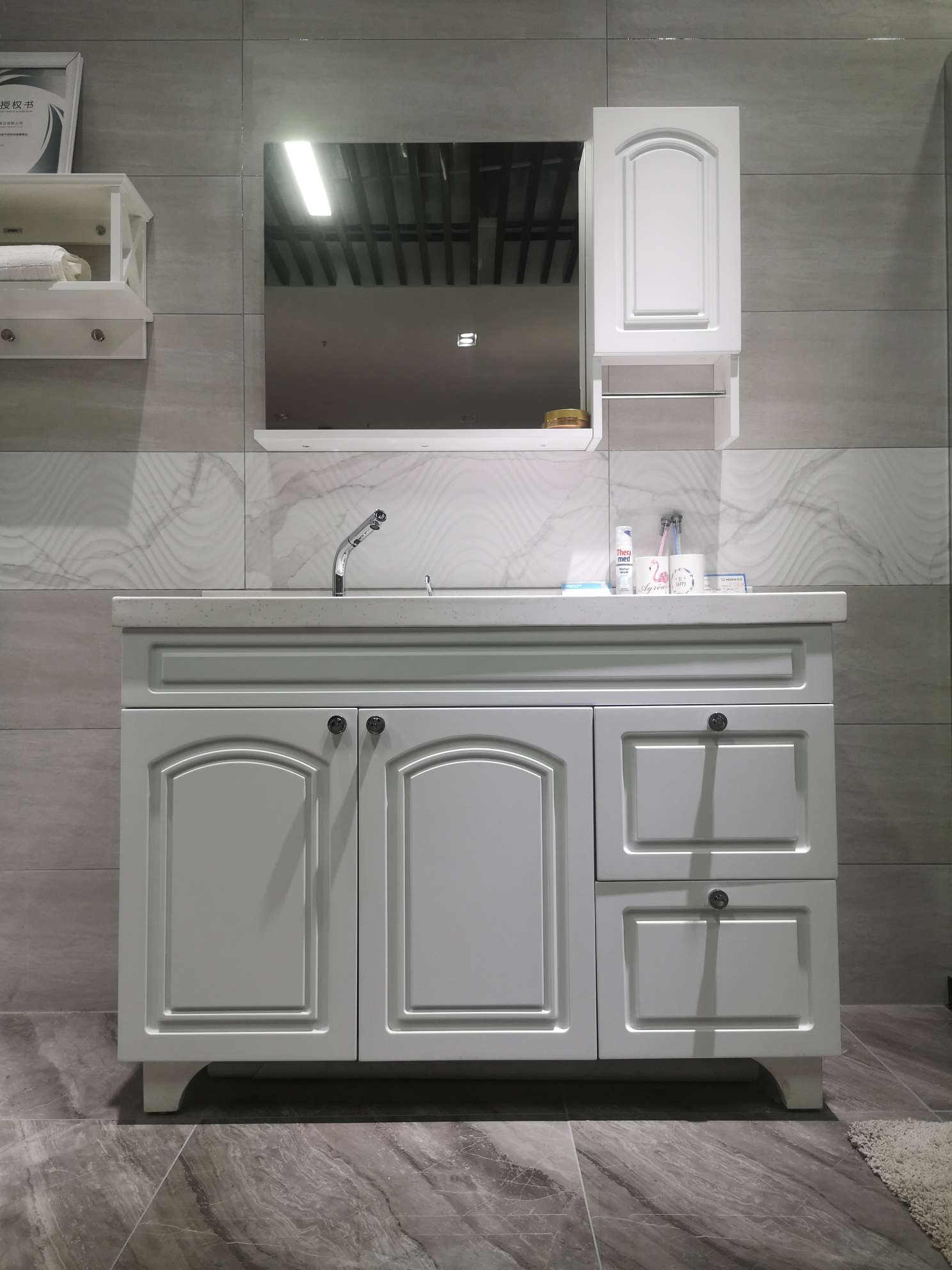 美国进口摩恩艾斯系列陶瓷台下盆冰晶白1.2米浴室柜不含水龙头图