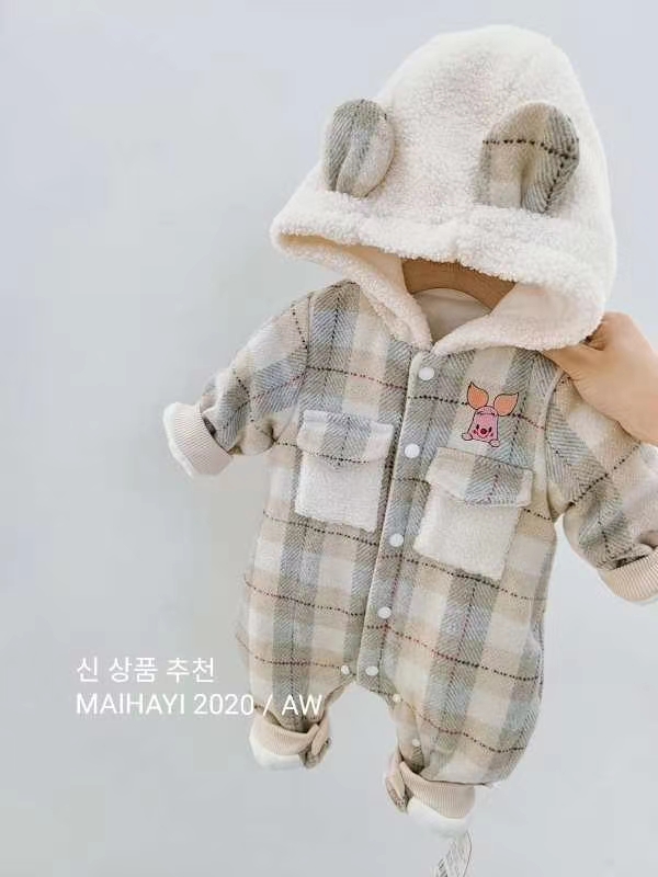 Zi Yin wore a woolen coat