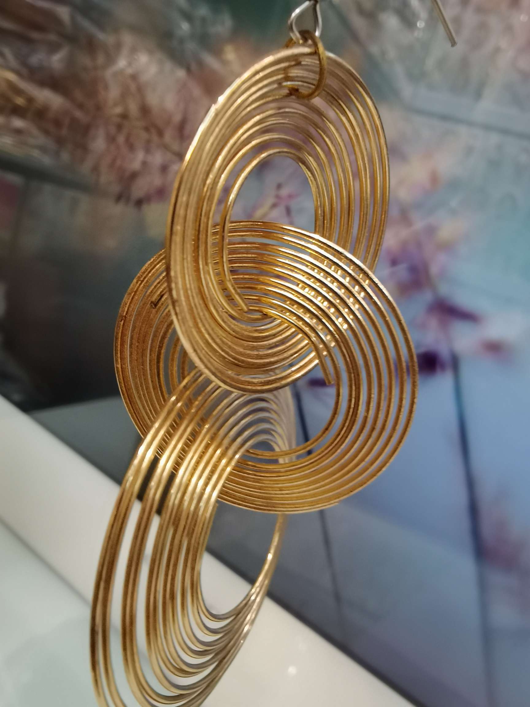 وأقراط معدنية من الطراز الأوروبي والأميركي الكلاسيكية ذات اللون الأحمر details Picture