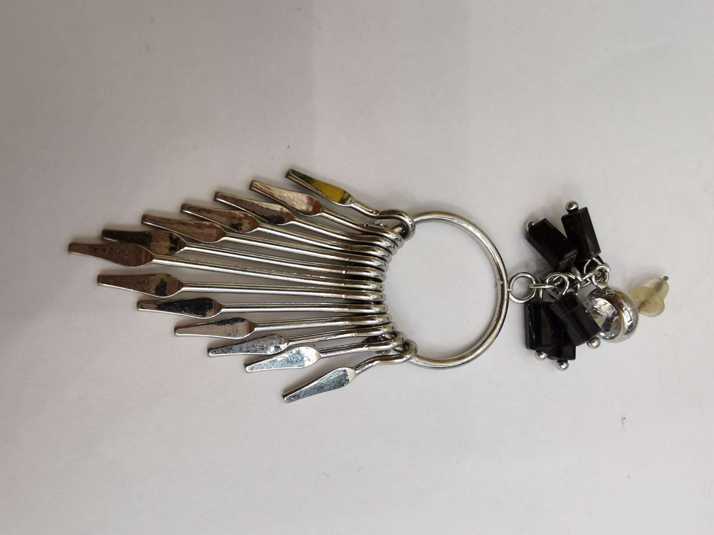 Factory direct sales of wrought iron pressed earrings, pendants, rough accessories, jewelry accessories, popular online bestsellers, classic tassel metal earrings, European and American simple style