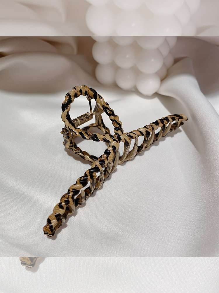 South Korea Autumn And Winter Large Grip Clip Temperament Knot Back Head Ponytail Hairpin Candy Color Korean Version Of Hair Adornment Leopard Print Popular Application Scenario