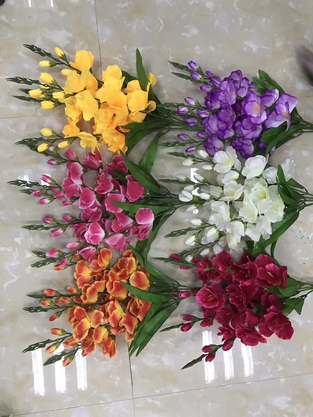 仿真大剑兰仿真花产品薄利多销，竭诚欢迎广大新老客户前来定购，量大优惠图