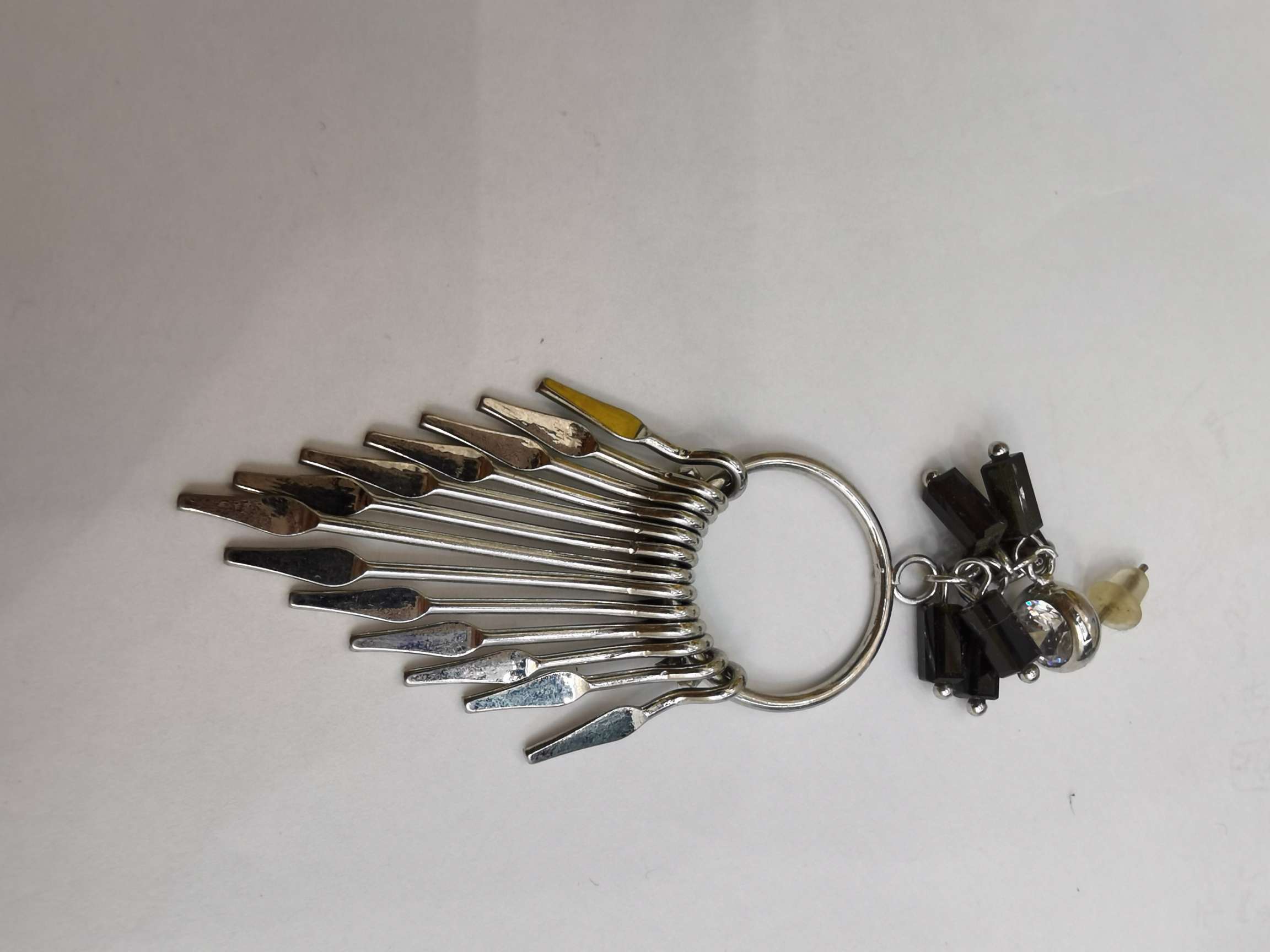 Factory direct sales of wrought iron pressed earrings, pendants, rough accessories, jewelry accessories, popular online bestsellers, classic tassel metal earrings, European and American simple style details Picture