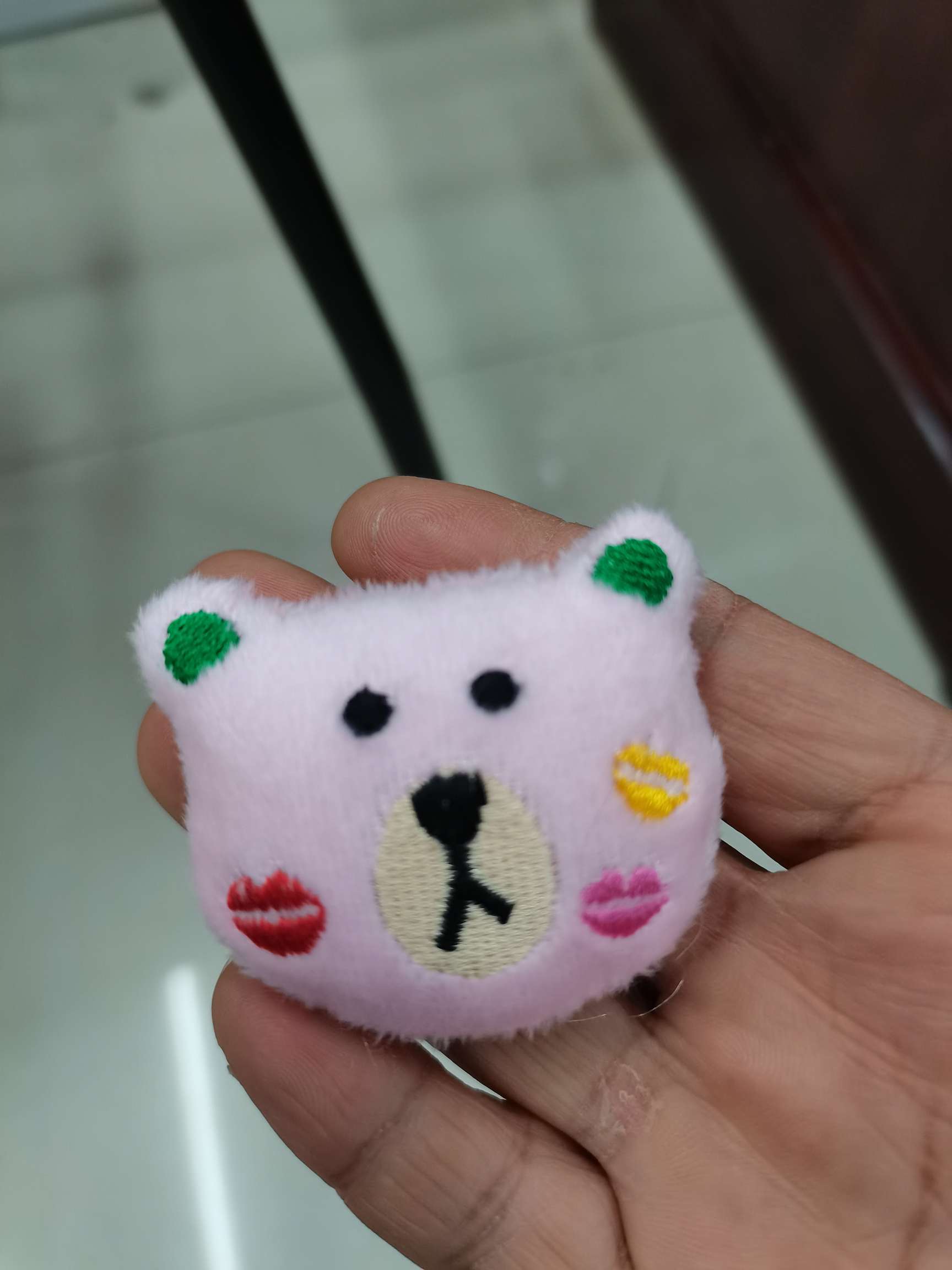 Crown Bear, Lip Print Bear