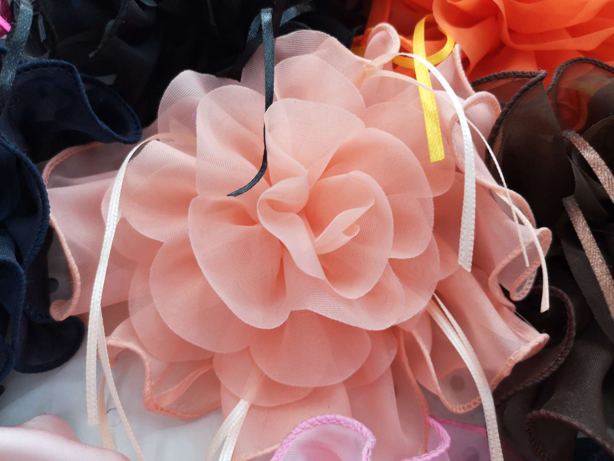 Big Flowers With Streamers details Picture