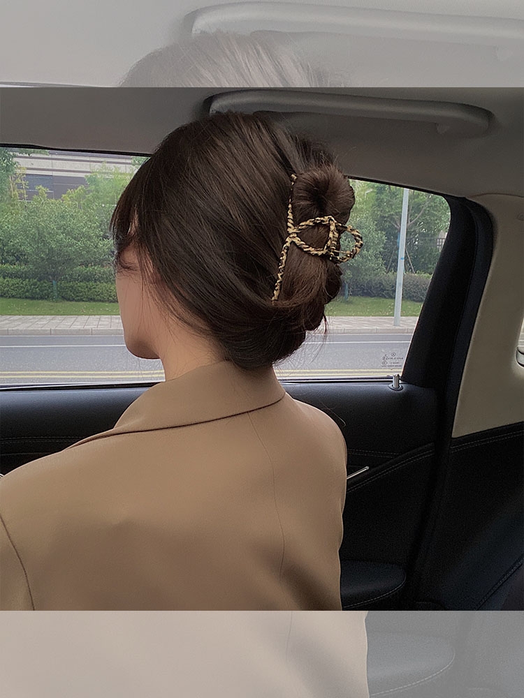 South Korea Autumn And Winter Large Grip Clip Temperament Knot Back Head Ponytail Hairpin Candy Color Korean Version Of Hair Adornment Leopard Print Popular undefined