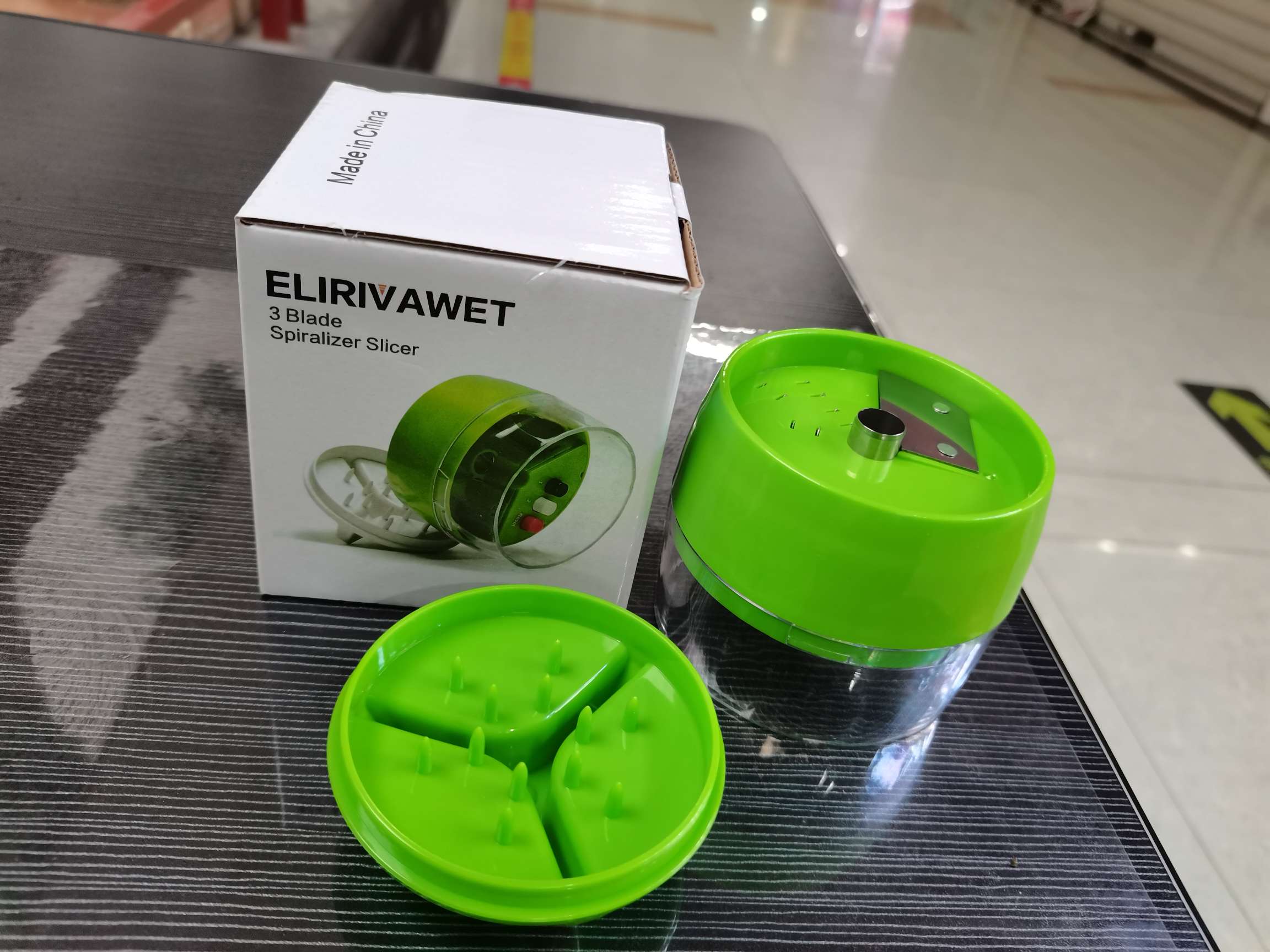 4-in-1 adjustable grater, handheld spiral vegetable slicer, three-in-one coiled slicer Item Picture