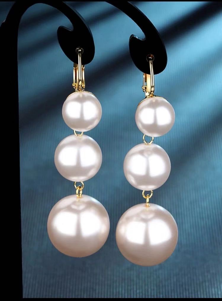 Pearl Ear Hook