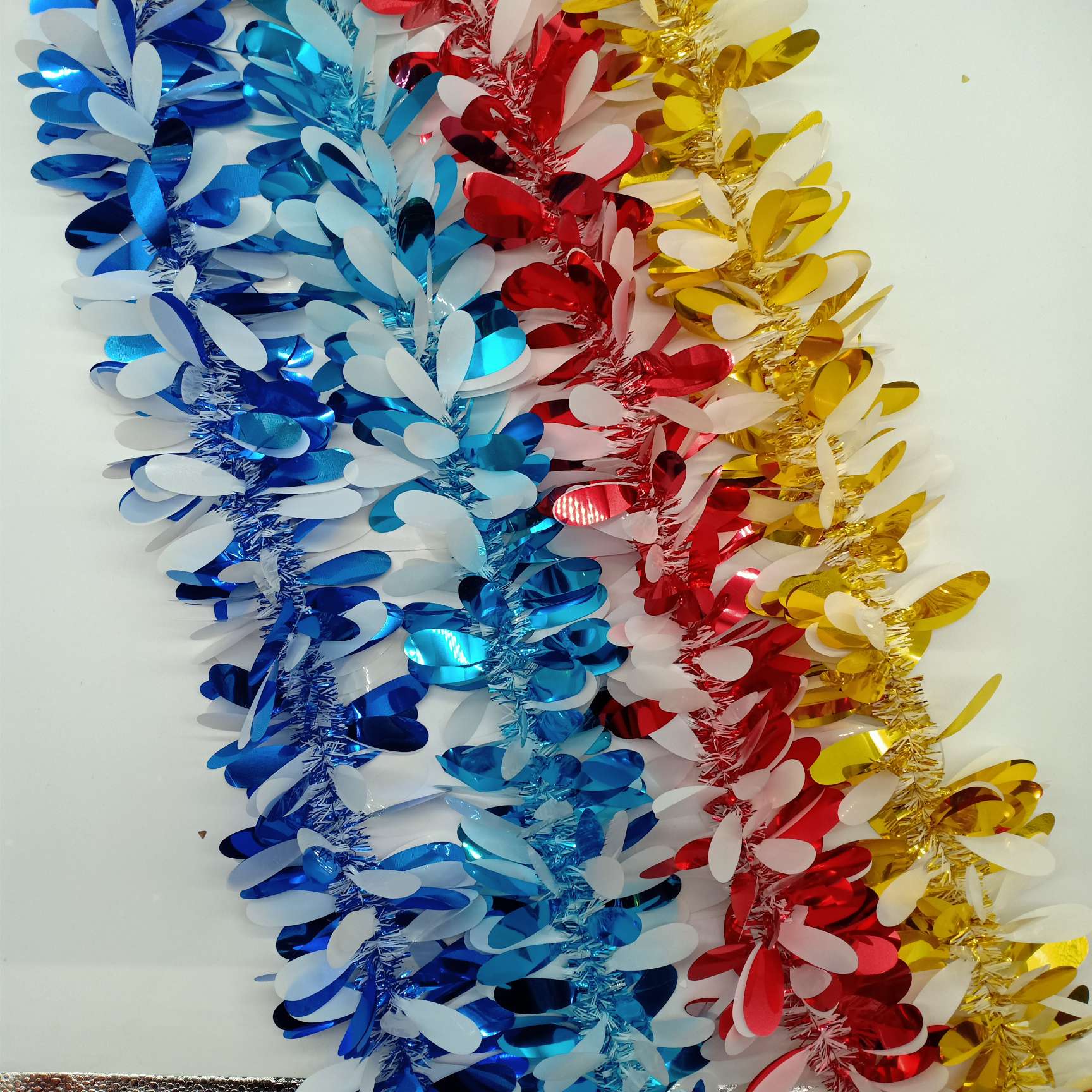 Factory direct sales of Christmas colored strips and wool strips, holiday party Christmas decoration products, wholesale for foreign trade