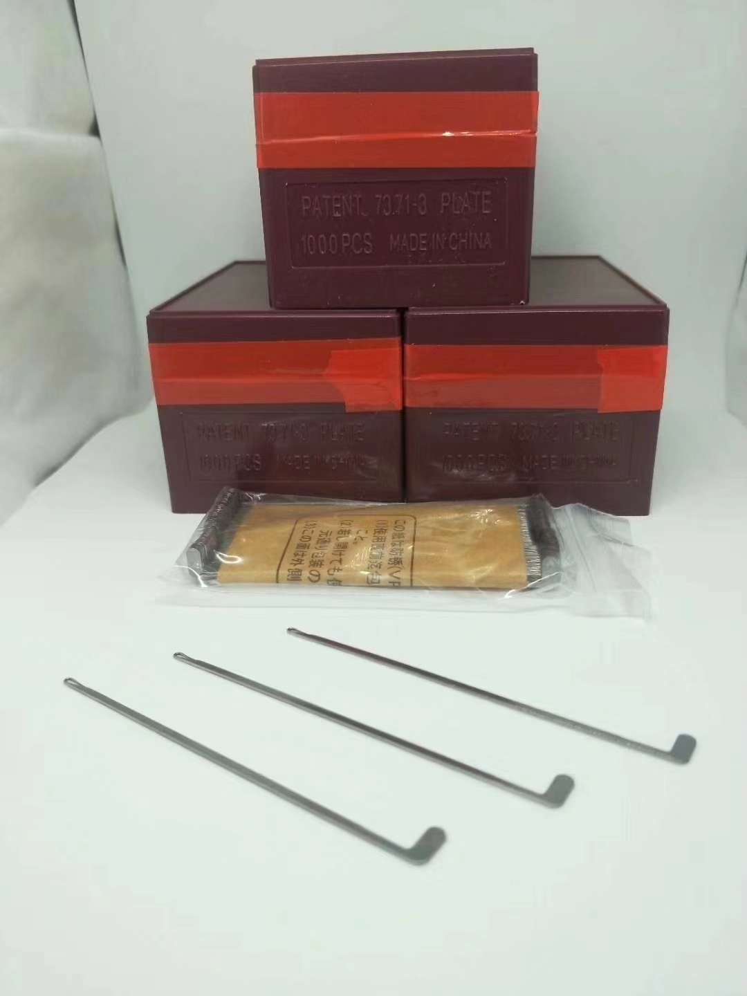 73.71 crochet steel leather