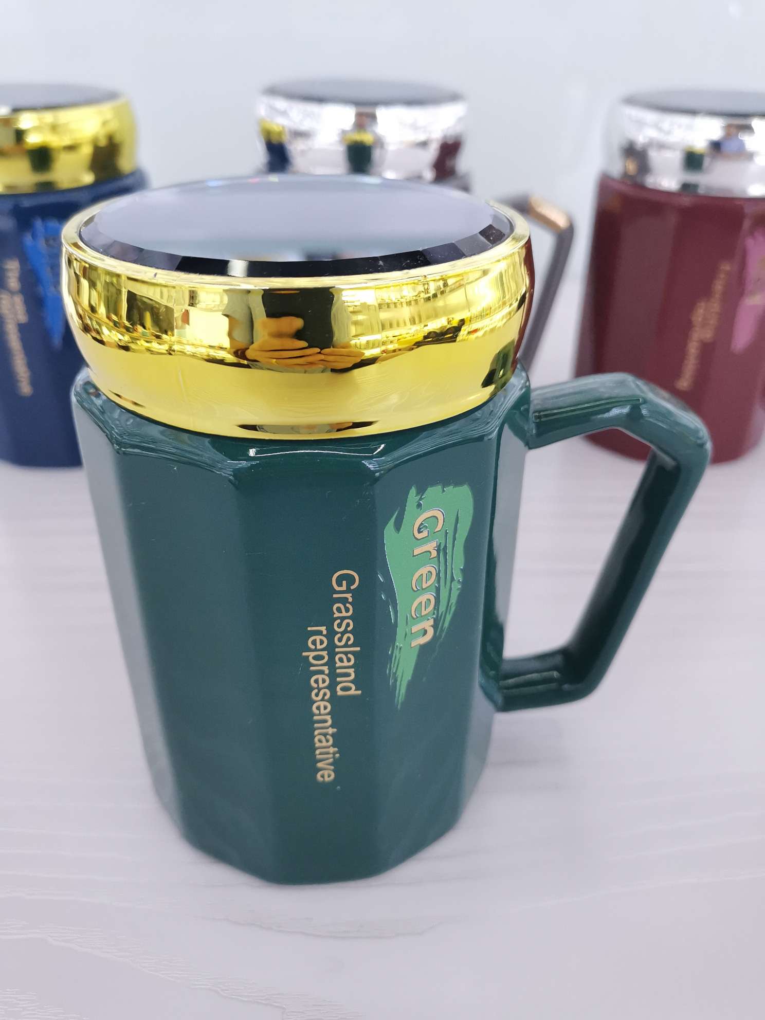 High-end ceramic cup with lid Application Scenario