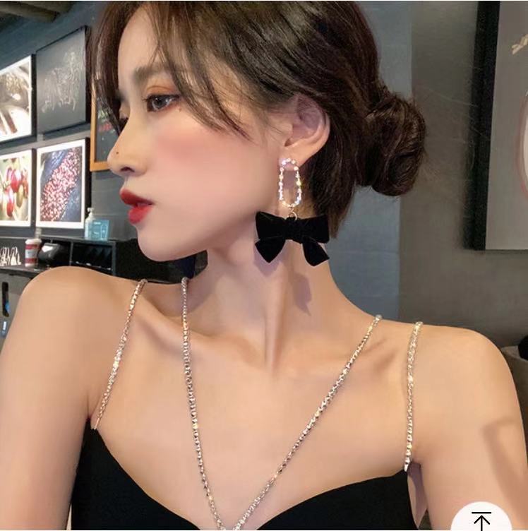 Black Velvet Bow Earrings Application Scenario