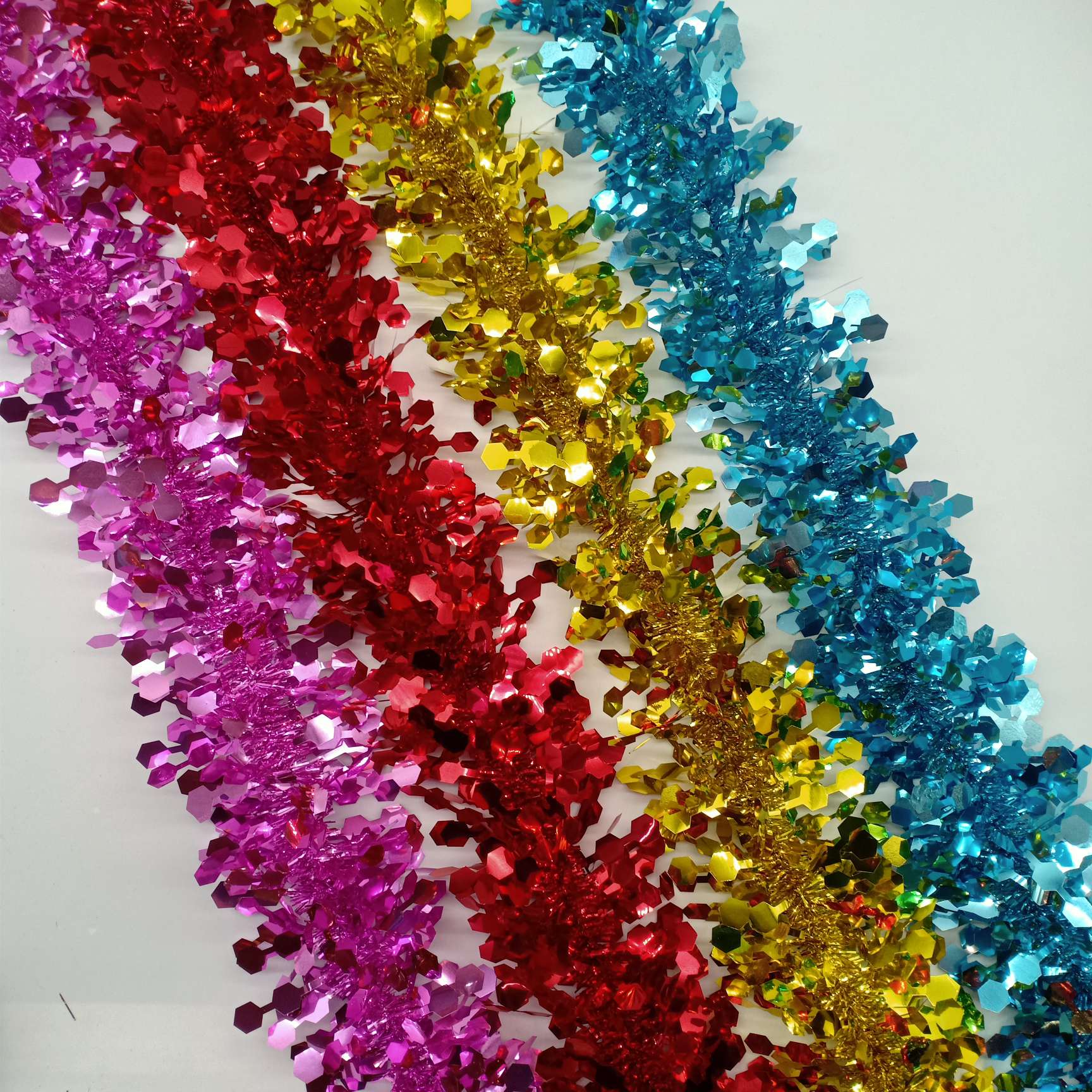 Factory direct sales of Christmas decorative background walls, party festival Christmas color strips, wholesale for foreign trade