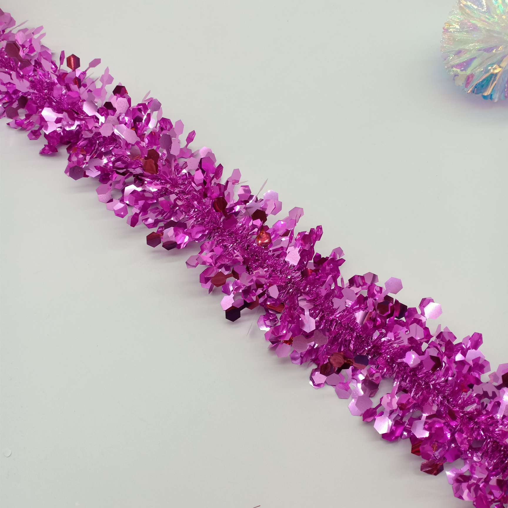 Factory direct sales of Christmas decorative background walls, party festival Christmas color strips, wholesale for foreign trade details Picture