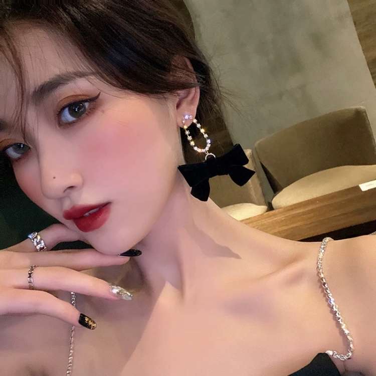 Black Velvet Bow Earrings full figure