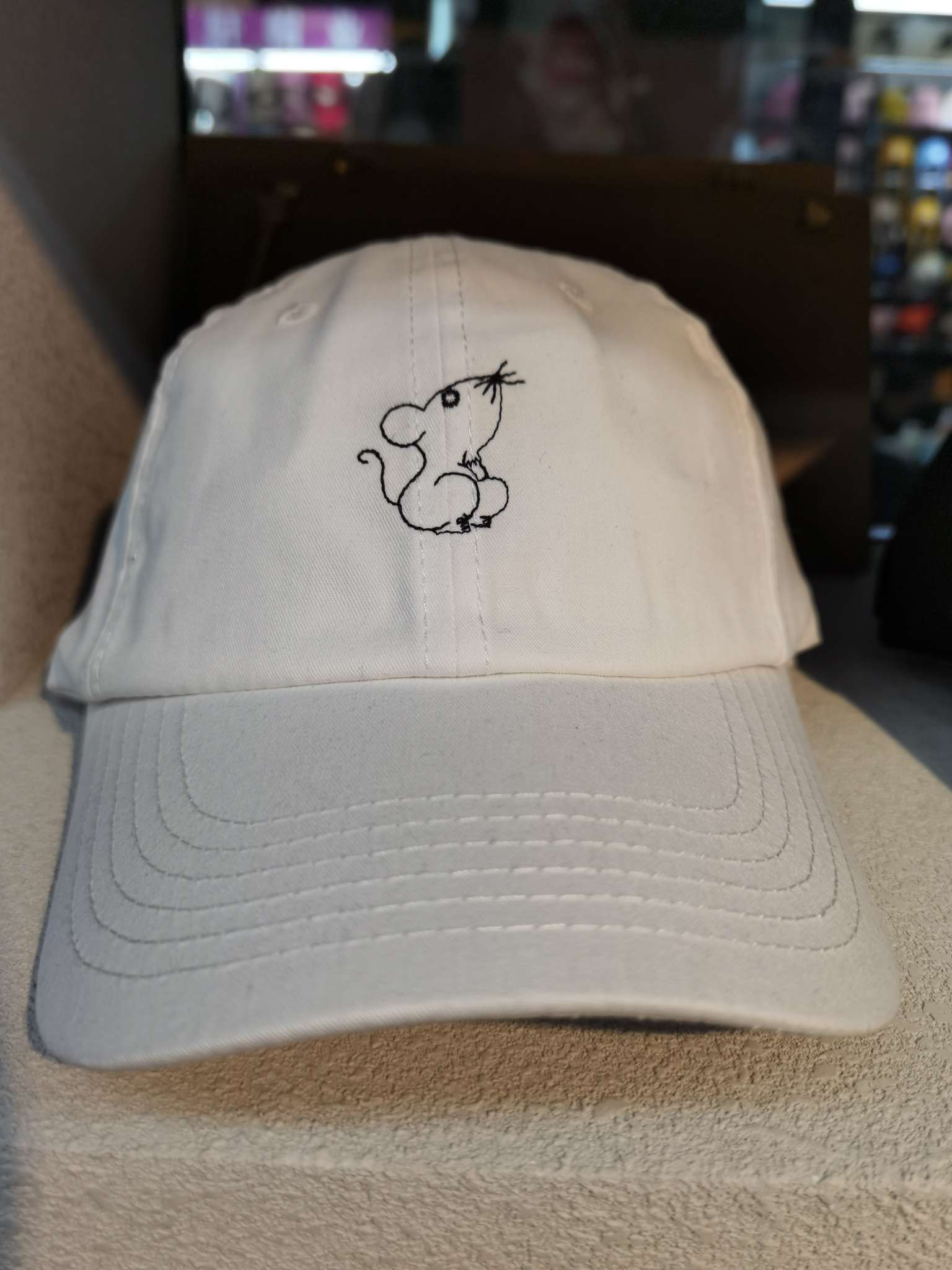 Mouse White