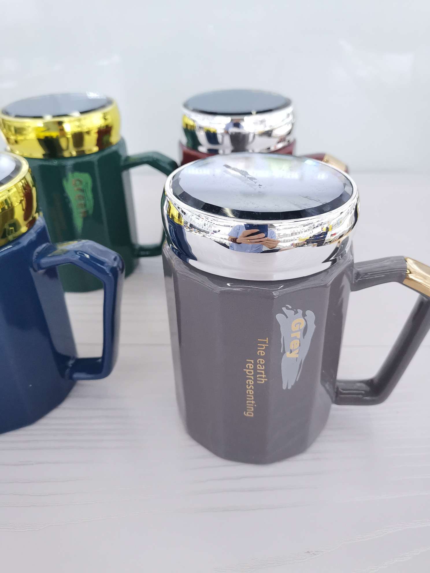 High-end ceramic cup with lid details Picture