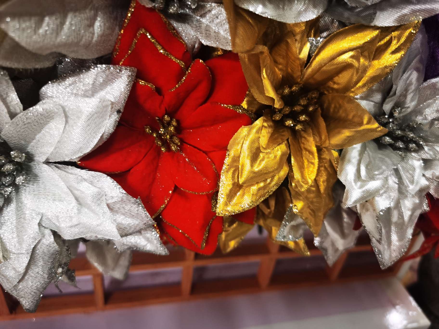 3号鲜红绒布带金边图